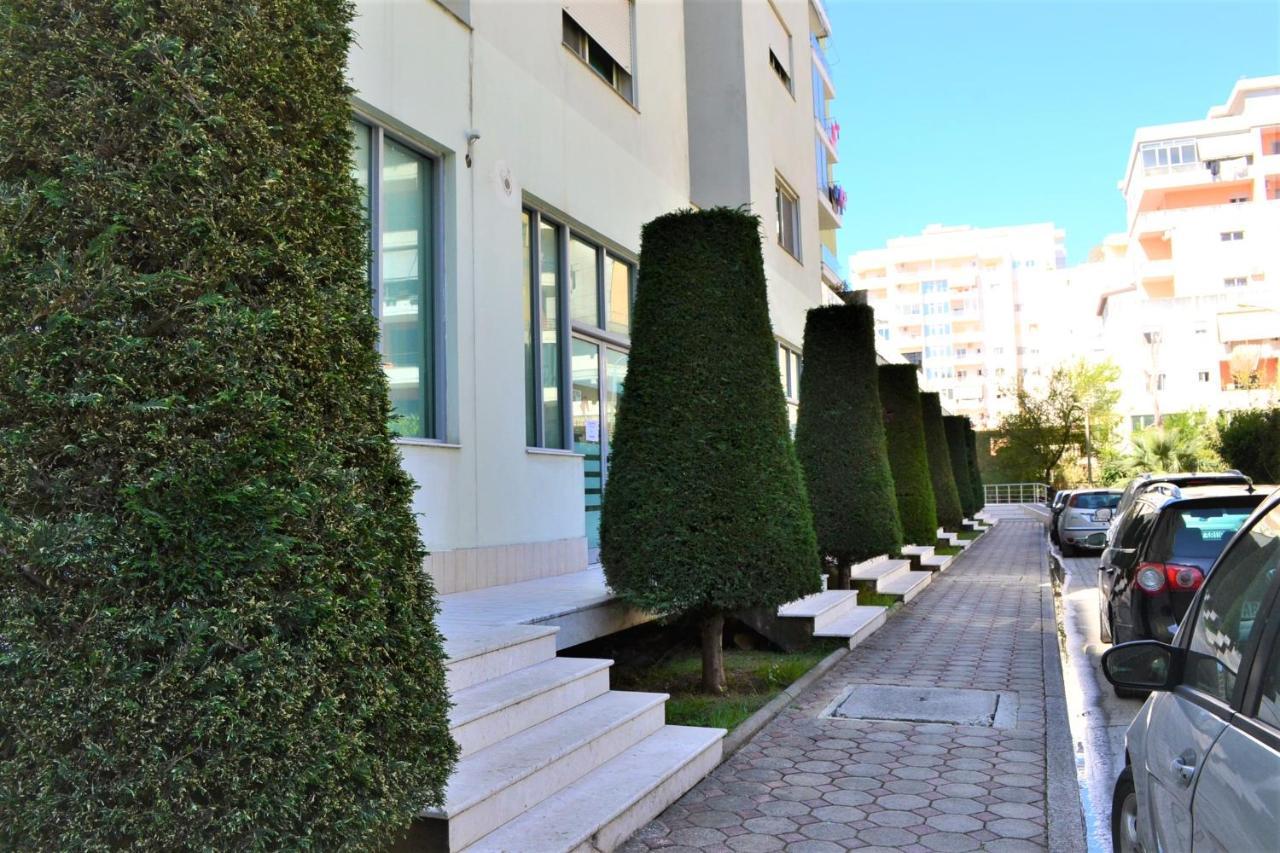 Mike Apartment Vlore Bagian luar foto